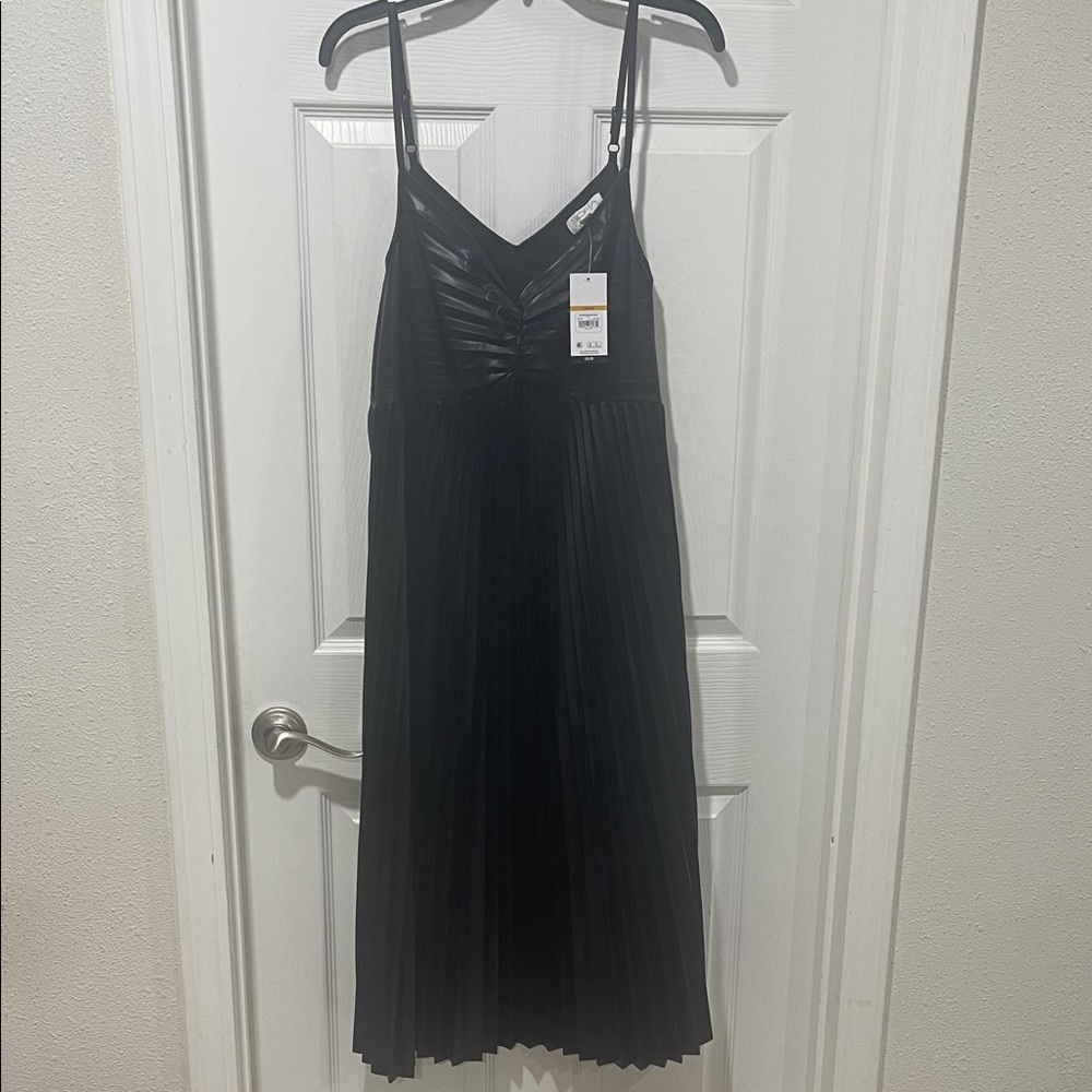 Sofia by Sofia Vergara Elegant Black Pleated Midi Dress